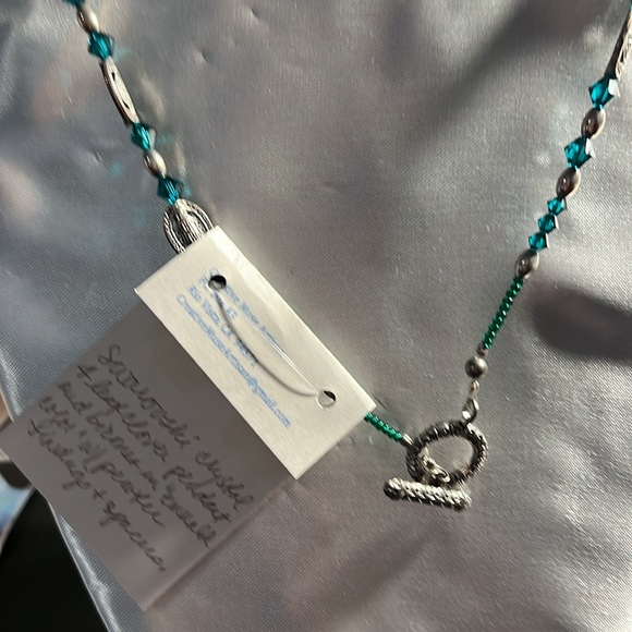 Set of Swarovski crystal Celtic pendant and matching earrings - Picture 6 of 6